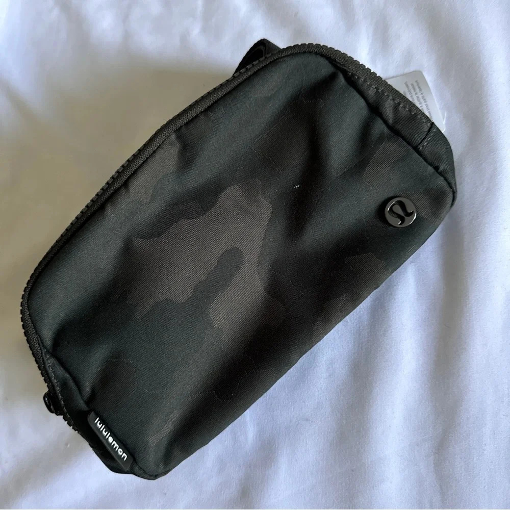 🆕💚 OG Lululemon Everywhere Belt Bag - Heritage Camo Dark Green